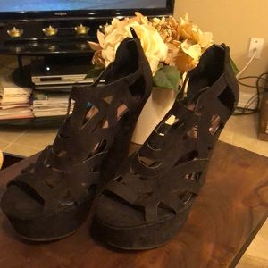 Black Madden Girl Wedges 🦉